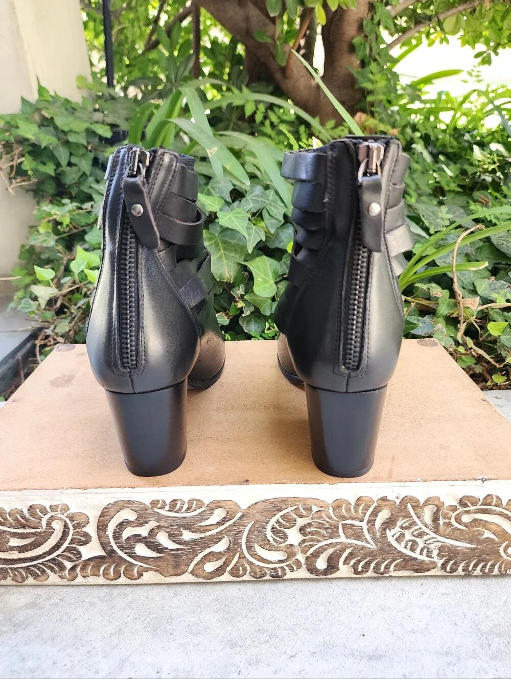 Chic Andre Assous Black Leather Strappy Ankle Boots